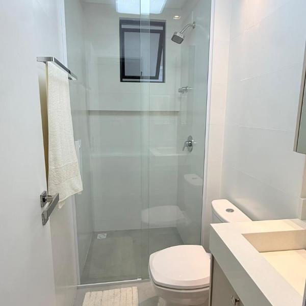 Apartamento 3 suítes novo alto padrão meia praia - Foto 3