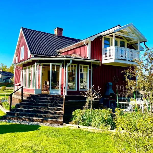 Swedish Villa Private Sauna & Large Garden, готель у місті Седергамн