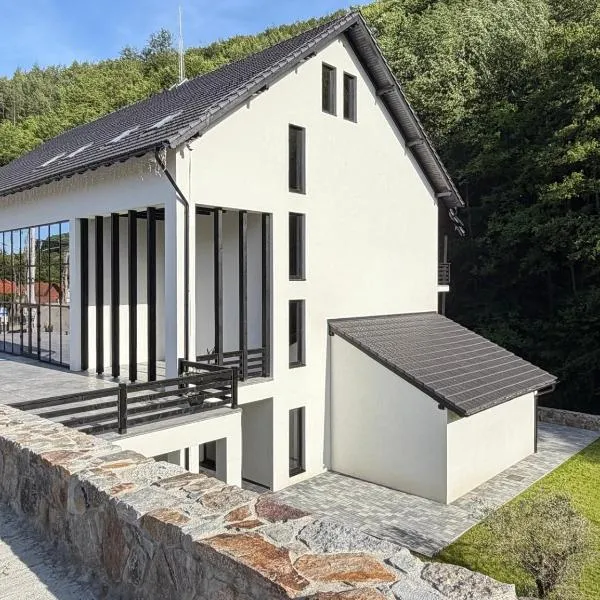 Pensiune agroturistică Dor de Munte, hotel em Obîrşia-Cloşani