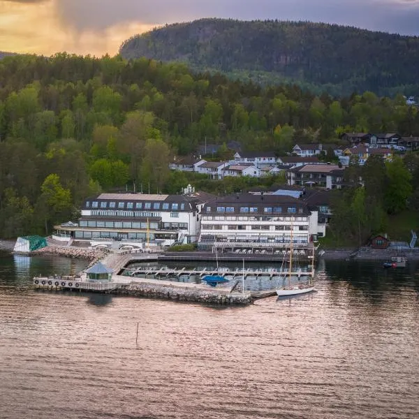 Holmen Fjordhotell, hotel v destinaci Nes