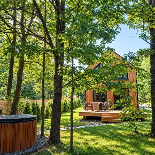 Otuli - całoroczne domy z jacuzzi, blisko Kielc, hôtel à Ćmińsk