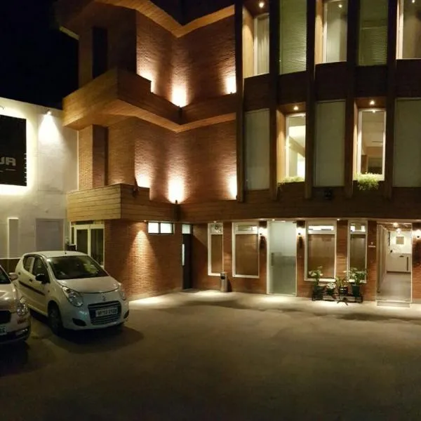Mayur Hotel Bar And Restaurant, hotel a Solan