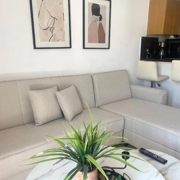 Apartment with roof garden, khách sạn ở Thérissos