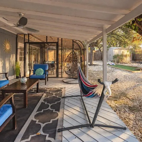 4BR Family Retreat with Game Room & Sunroom, hotell i San Antonio