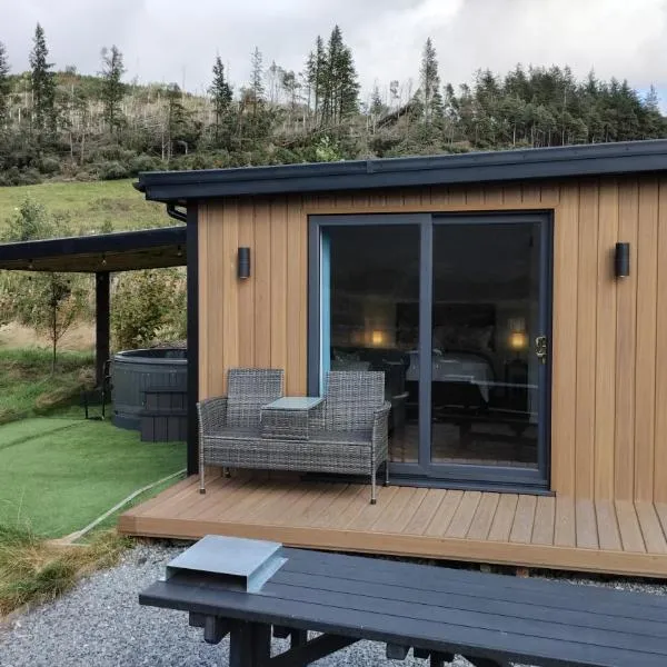 OAKWOOD GLAMPING Mourne Mountains, hotel a Moyad