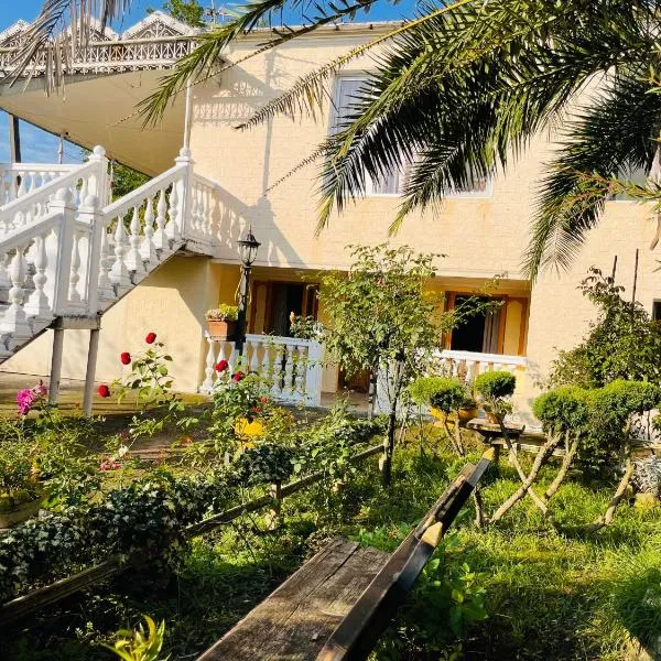 House - Kutaisi International Airport 15 Minutes- Quiet cozy house with parking, hotel a Samtredia