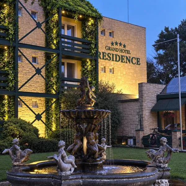 Grand Hotel Residence Piešťany Adult only boutique hotel، فندق في بييشتِني