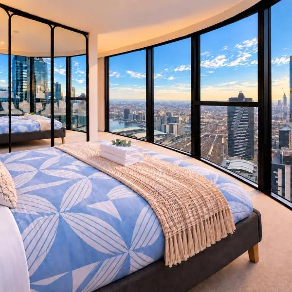 49F Sky-Rise 2BR 2BTH, Panoramic City Views with Golf, Billiards, Karaoke, Pool, Spa, Gym, BBQ, Theatre โรงแรมในเมลเบิร์น
