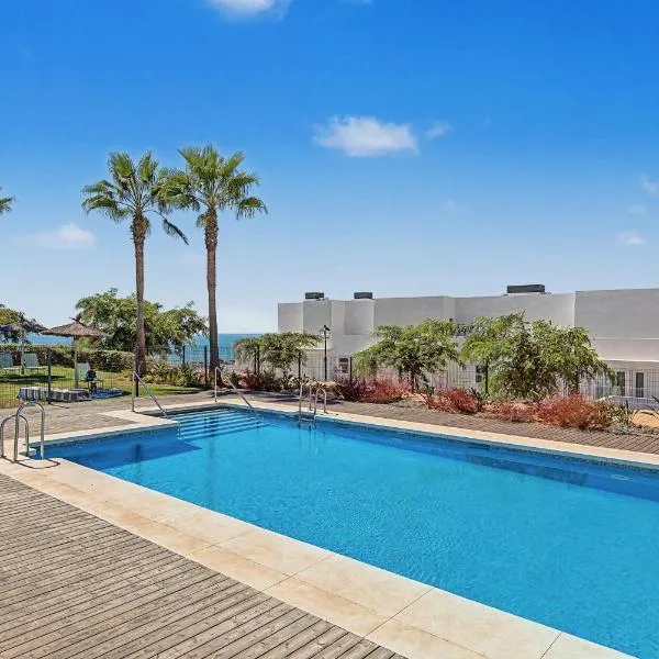 Chulera Beach townhouse sea views, hotell i Manilva