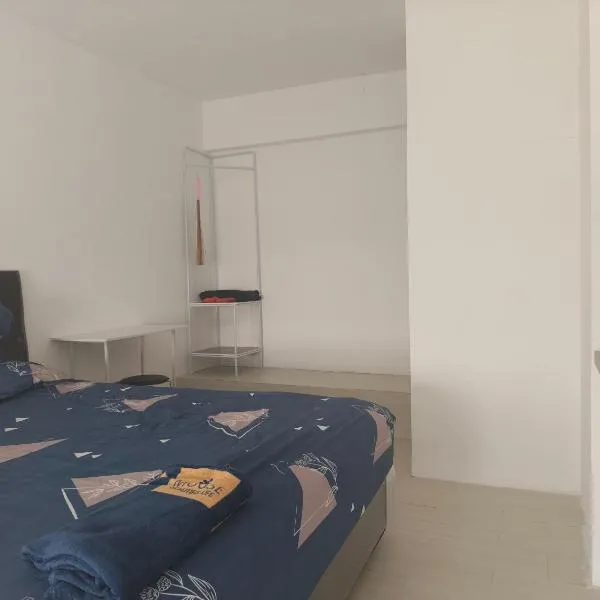 Apartement IconMall Gresik Transit, отель в городе Singopadu
