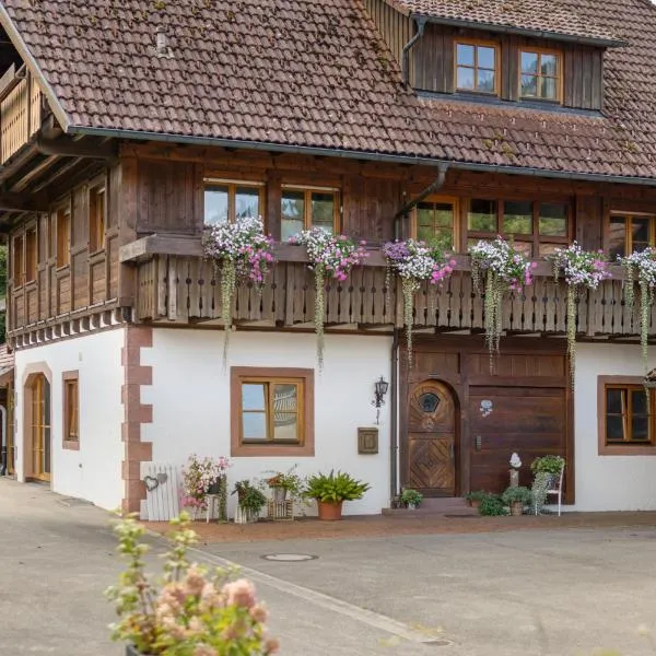 Ferienwohnung Maulbetsch: Alpirsbach şehrinde bir otel