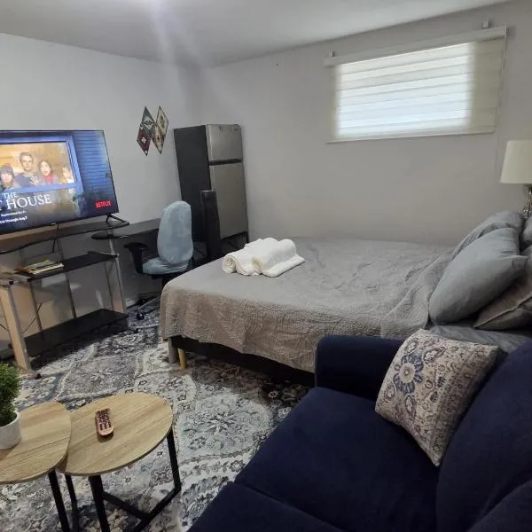 Deluxe Private Room in a Shared Apartment- Comfortable and Convenient, hotel u gradu 'Saint John'