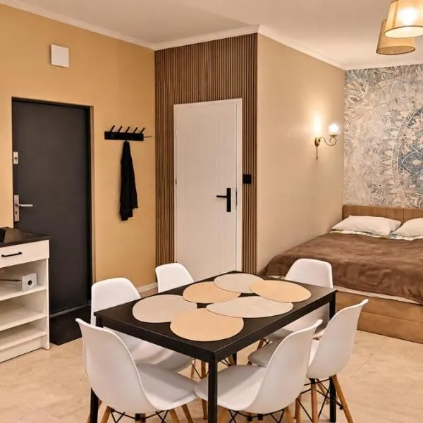 Route 62 Apartament Studio, hotel sa Goławin