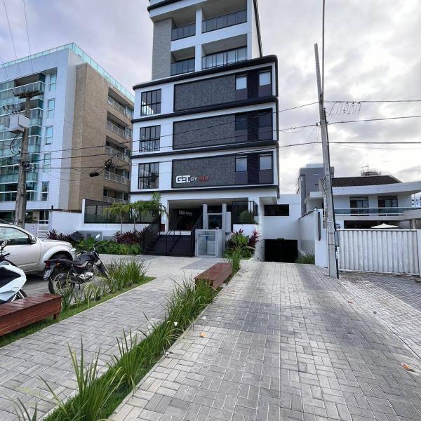 Flat casal com cama auxiliar para terceira pessoa