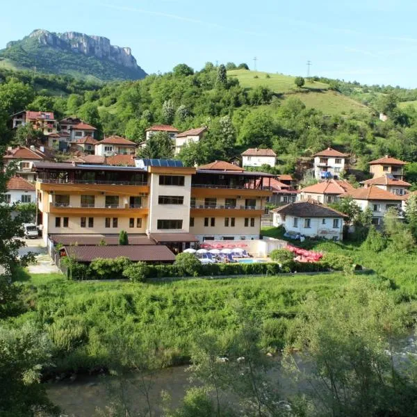 Family Hotel Enica, hotel in Dŭben