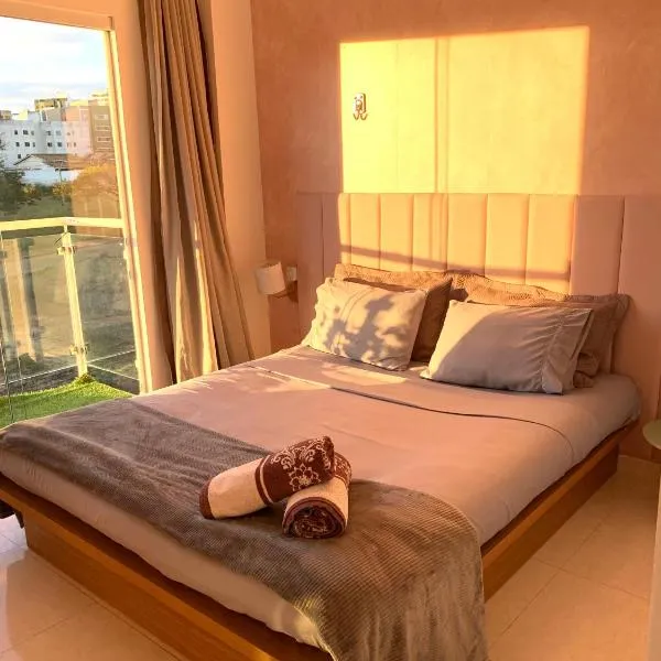 Ar, rede, lareira, cinema e cozinha no Candeias, hotel a Vitória da Conquista