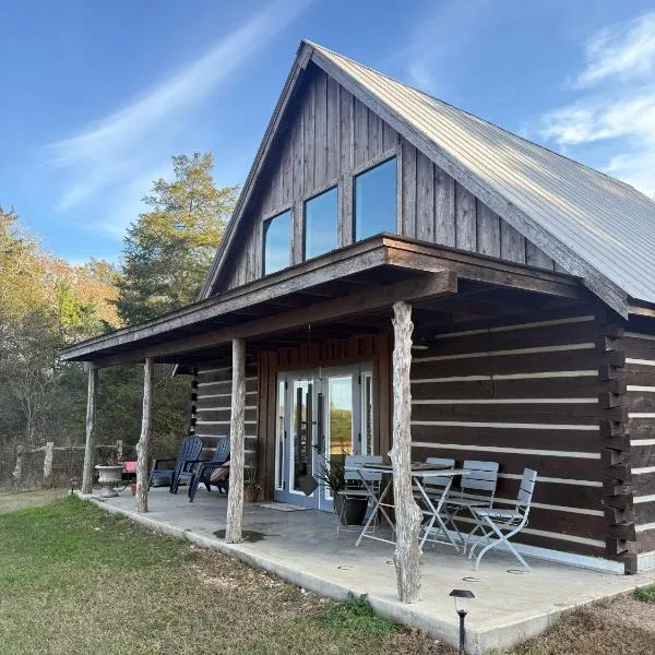 Saddle Creek Cabins, хотел в Roznov