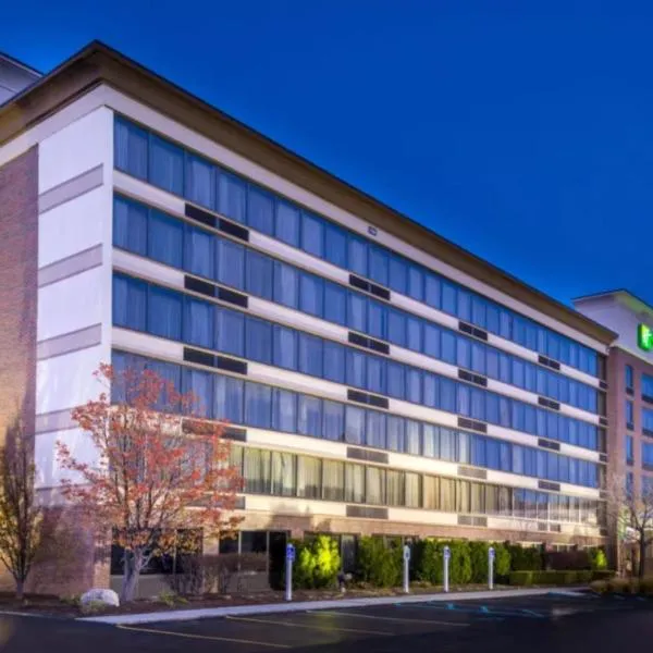 Holiday Inn & Suites Warren by IHG，沃倫的飯店