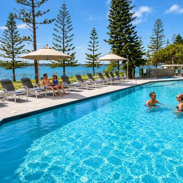 Silvershore Apartments on the Broadwater, hotel u gradu 'Gold Coast'