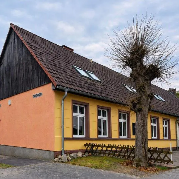 Landhotel Lindengarten by Belvilla, hotel v destinácii Kleinzerlang