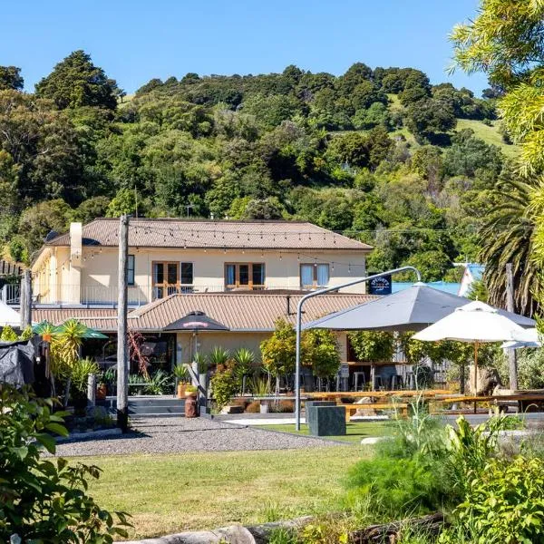 The Grand Hotel & Bar - Akaroa、アカロアのホテル