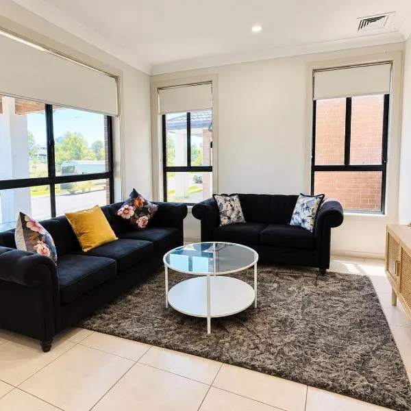 Modern 4BR 3 Bath Home in Grantham Farm, Hotel in Riverstone