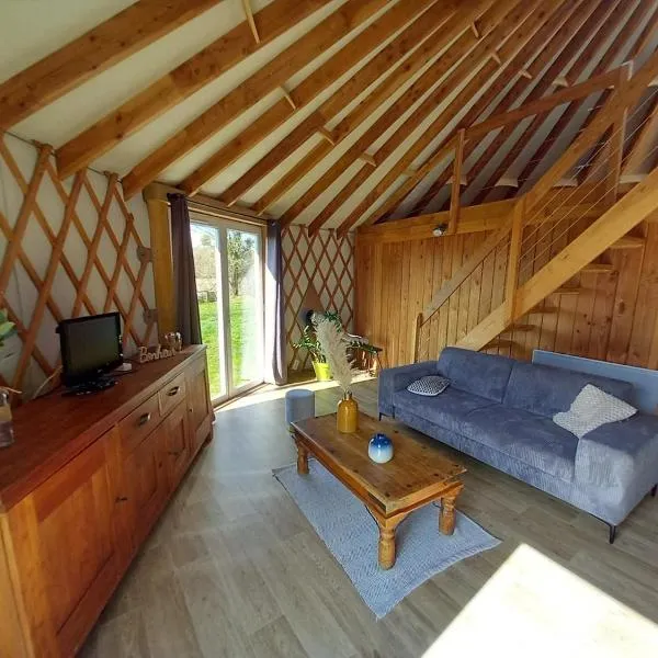 Yourte contemporaine، فندق في Vallons-de-l'Erdre