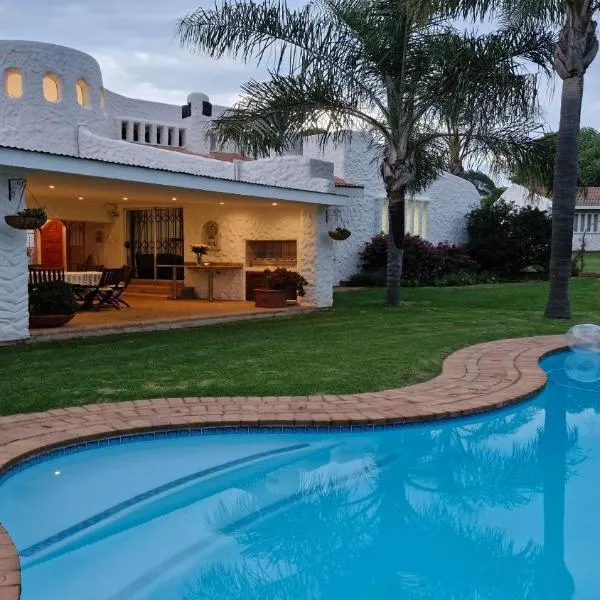 Villa Sardinia Guest House โรงแรมในมิดแรนด์