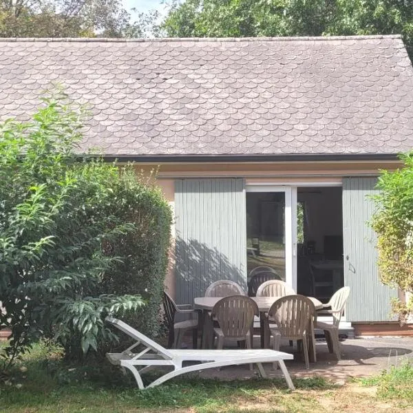 17 Gites famille,OU 2 Gites avec Spa, Piscine, Restaurant, 4KM de Conques,Navette sur Demande, hotel em Conques-en-Rouergue