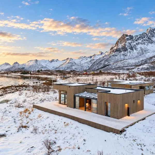 Lofoten Cabin, Glass Winter Garden, Sea-View Jacuzzi – hotel w mieście Lyngværet