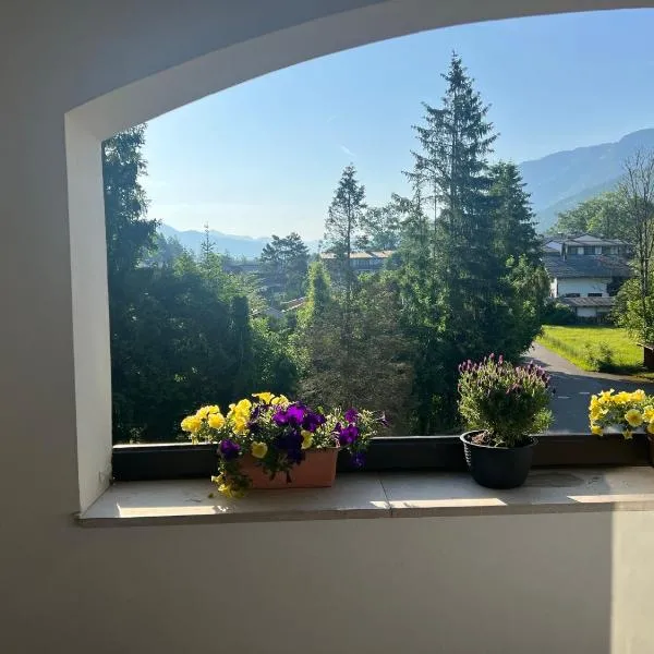 Wolfgangsee Ferienappartement „Bergliebe“, hotel u gradu Strobl