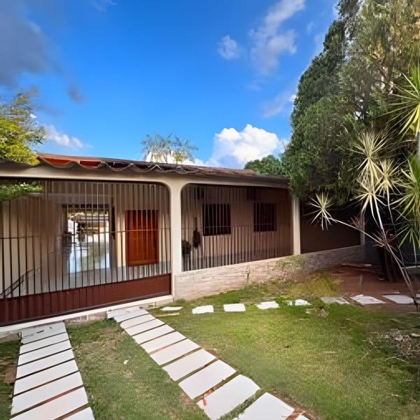 Casa com jardim perto do horto florestal