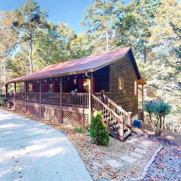 Lazy Bear Cabin, hotell i Ellijay