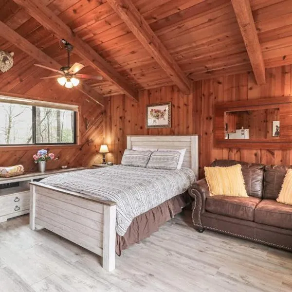 Azalea Pine Bungalow, hotel v destinaci Sautee Nacoochee