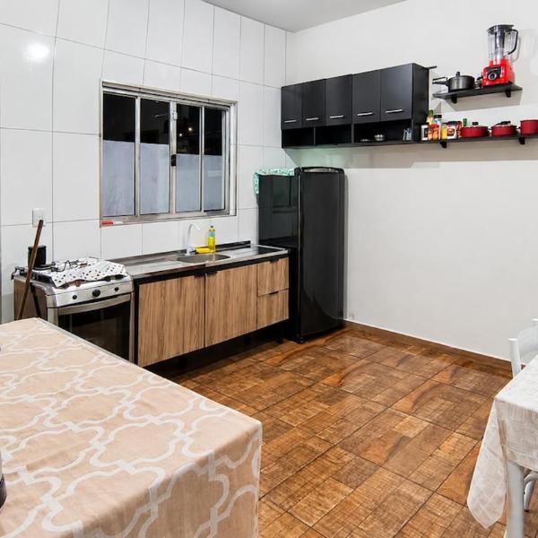 Casa totalmente equipada com área de churrasco e garagem