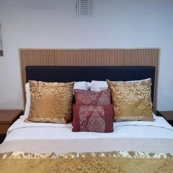 "Cozy Basement Retreat Just 40 Minutes to NYC!"، فندق في إيرفينغتون
