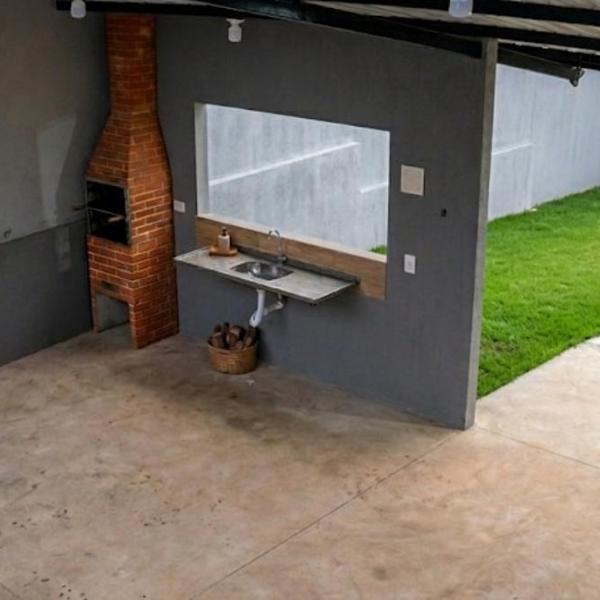Casa totalmente equipada com área de churrasco e garagem - Foto 2