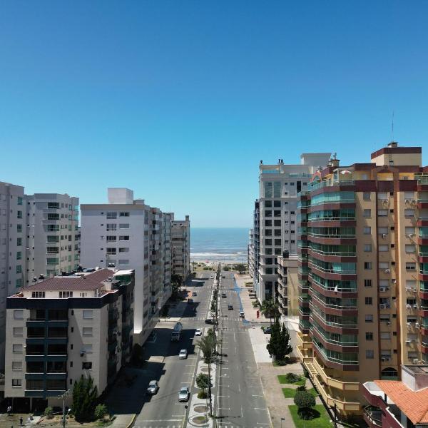 Apartamento em Residencial com Piscina Térmica Próximo ao Mar