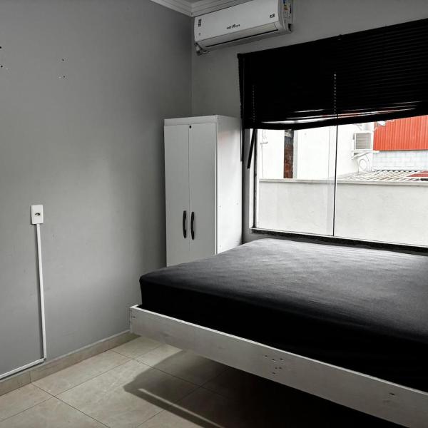 Casa para até sete pessoas, bem localizada - Foto 2