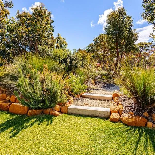 Carnarvon Castle Guesthouse Eagle Bay, Hotel in Dunsborough