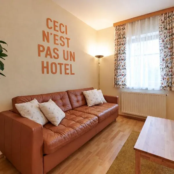 DAS BURGENNEST mit Sonnentherme-Bademantelgang & Garten, Smart-TV, Fast WIFI, hotel Locsmándon