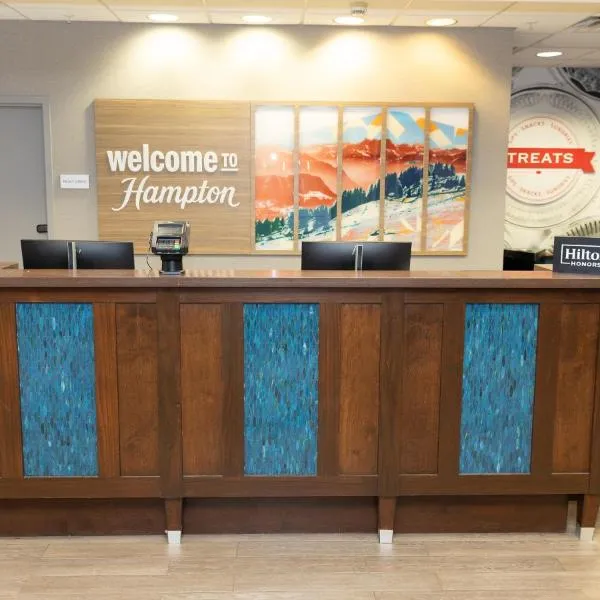 Hampton Inn & Suites Stroudsburg Bartonsville Poconos، فندق في سترودسبورغ