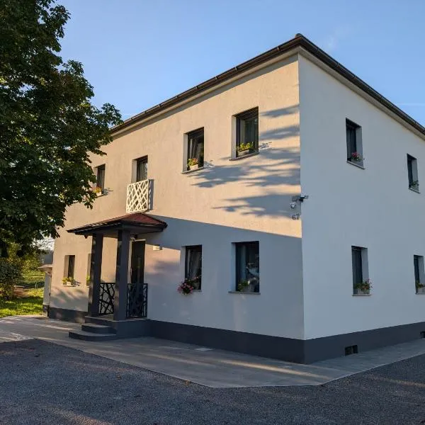 Apartma Pod Kostanjem, hotel in Prestranek