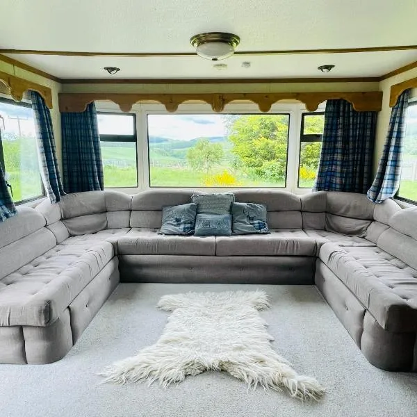 Lettoch Farm Holiday Home: Dufftown şehrinde bir otel