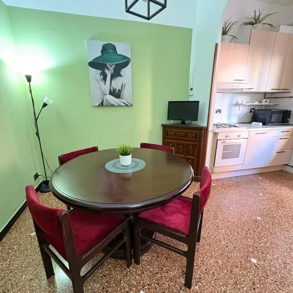 Green House Pra vicino spiagge e uscita autostrada, hotel a Gènova