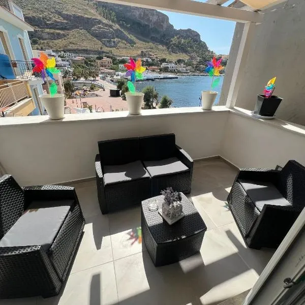 La Piazzetta a Mare Holiday House: Sferracavallo şehrinde bir otel