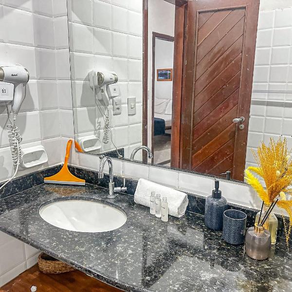 Aptos com 3 quartos sendo 1 suíte, no Residencial Lacorte, condomínio com piscina, área gourmet localizado a poucos metros da praia de Taperapuã - Foto 3