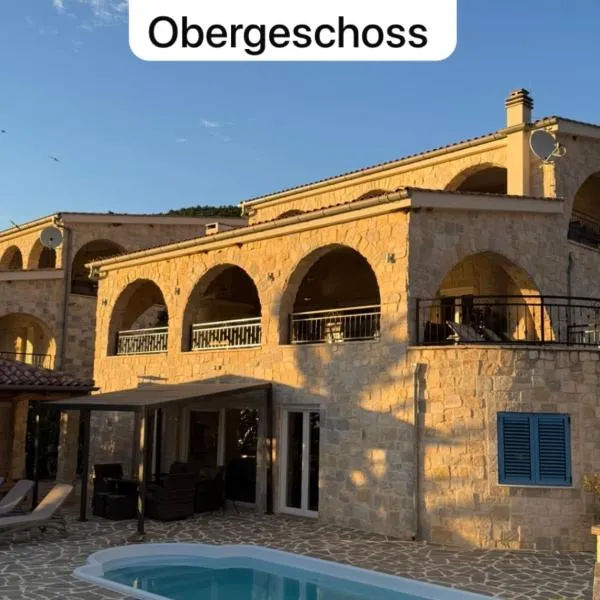Viesnīca Villa Bavaria - Direkt am Meer , Kiesstrand , Pool & Whirlpool pilsētā Starigrada-Paklenica