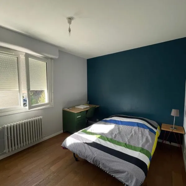 Chambre privée CHEZ L'HABITANT avec accès à des espaces partagés proche Zénith et Parc des expositions, hotell sihtkohas Caen