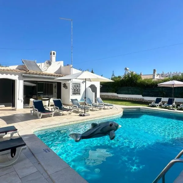 Strip - Private Pool - 12 Guests - Albufeira, hotell i Albufeira